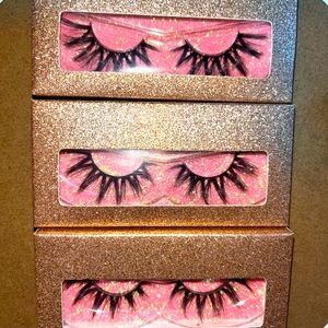 A pack of 3 for $15 or one for $9 ♥️🎀😁